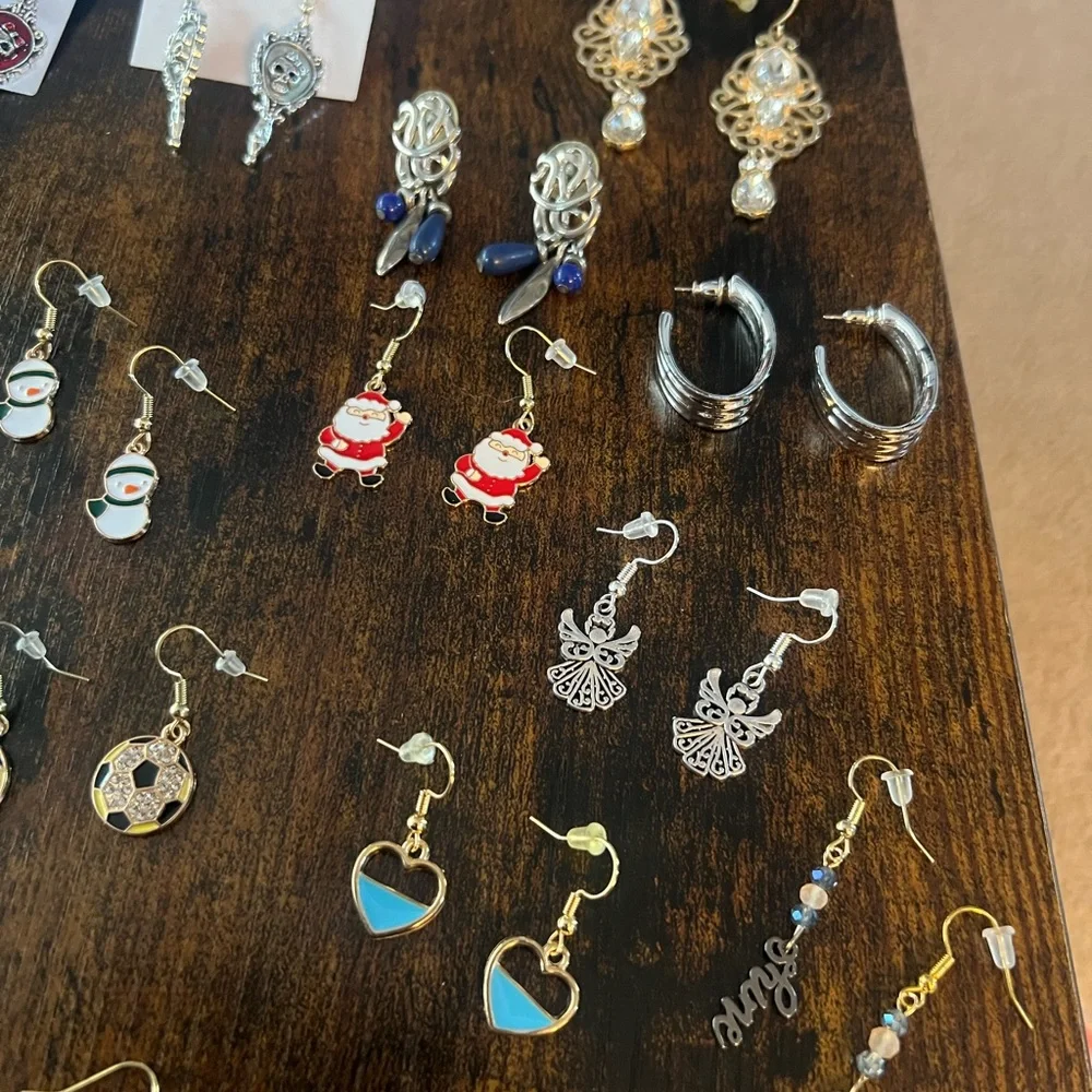 Assorted Earrings Collection - Picture 5 of 6